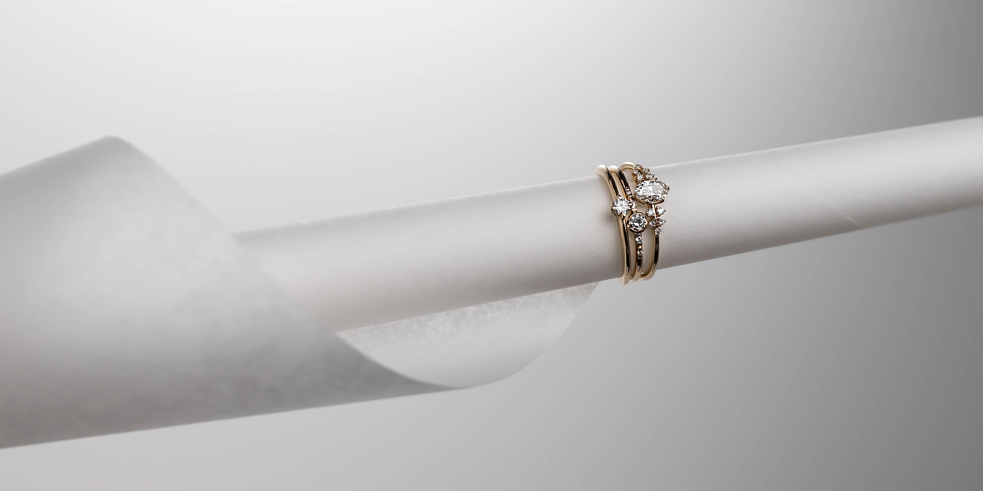 Der Verlobungsring: Welche Hand? Traditionen, Tipps und Trends - fejn jewelry