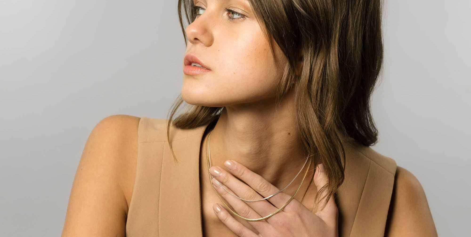 Wie bekommt man Knoten aus Ketten? - fejn jewelry