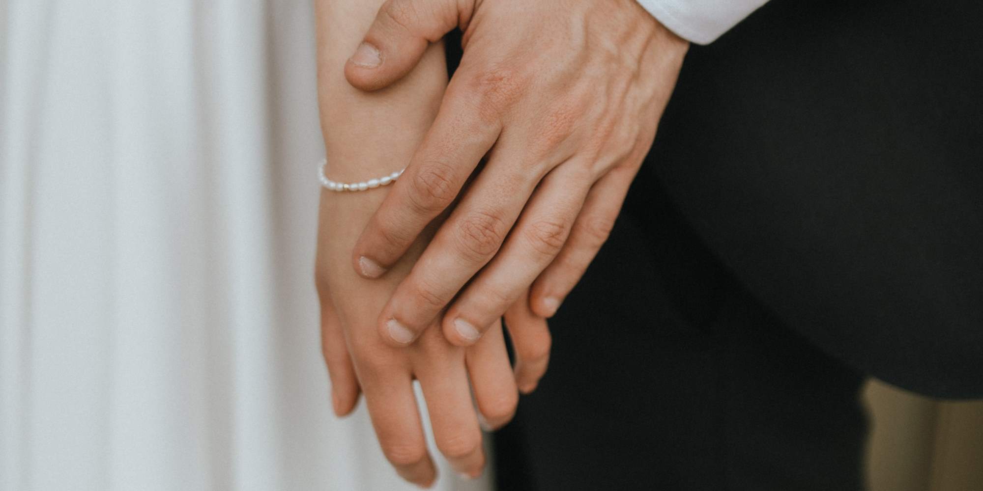 Der Ehering: Welche Hand? Traditionen, Tipps und Trends - fejn jewelry