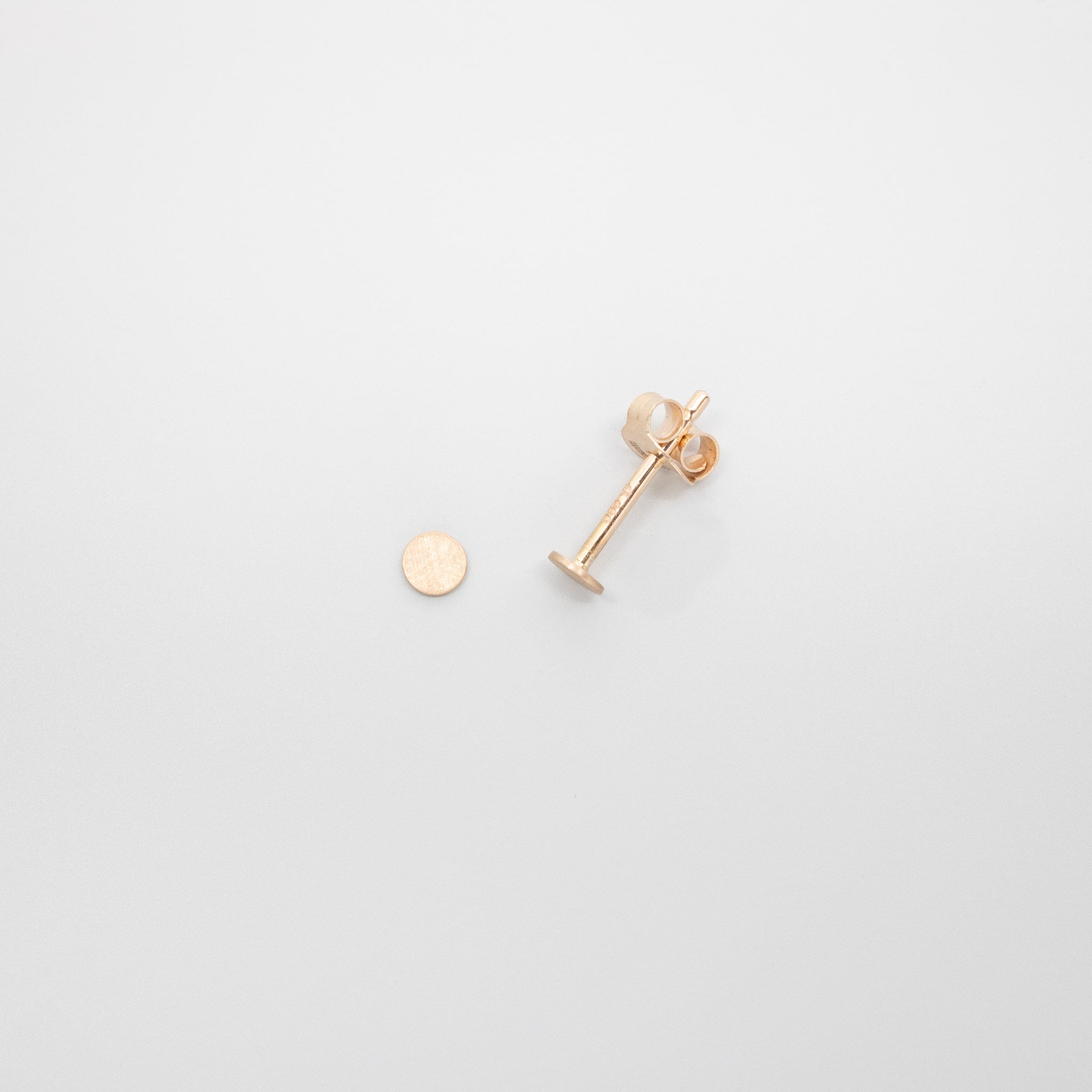 satin dot stud | solid gold