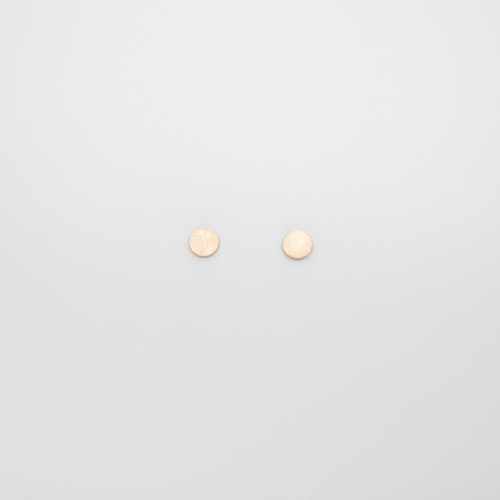 satin dot stud | solid gold
