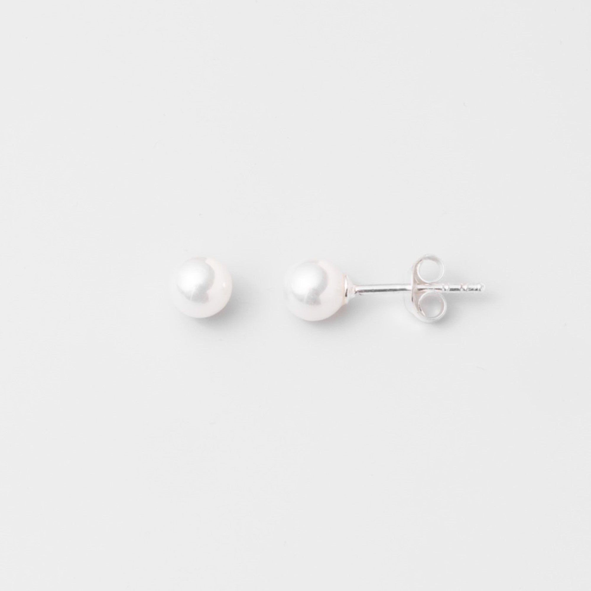 pearl stud