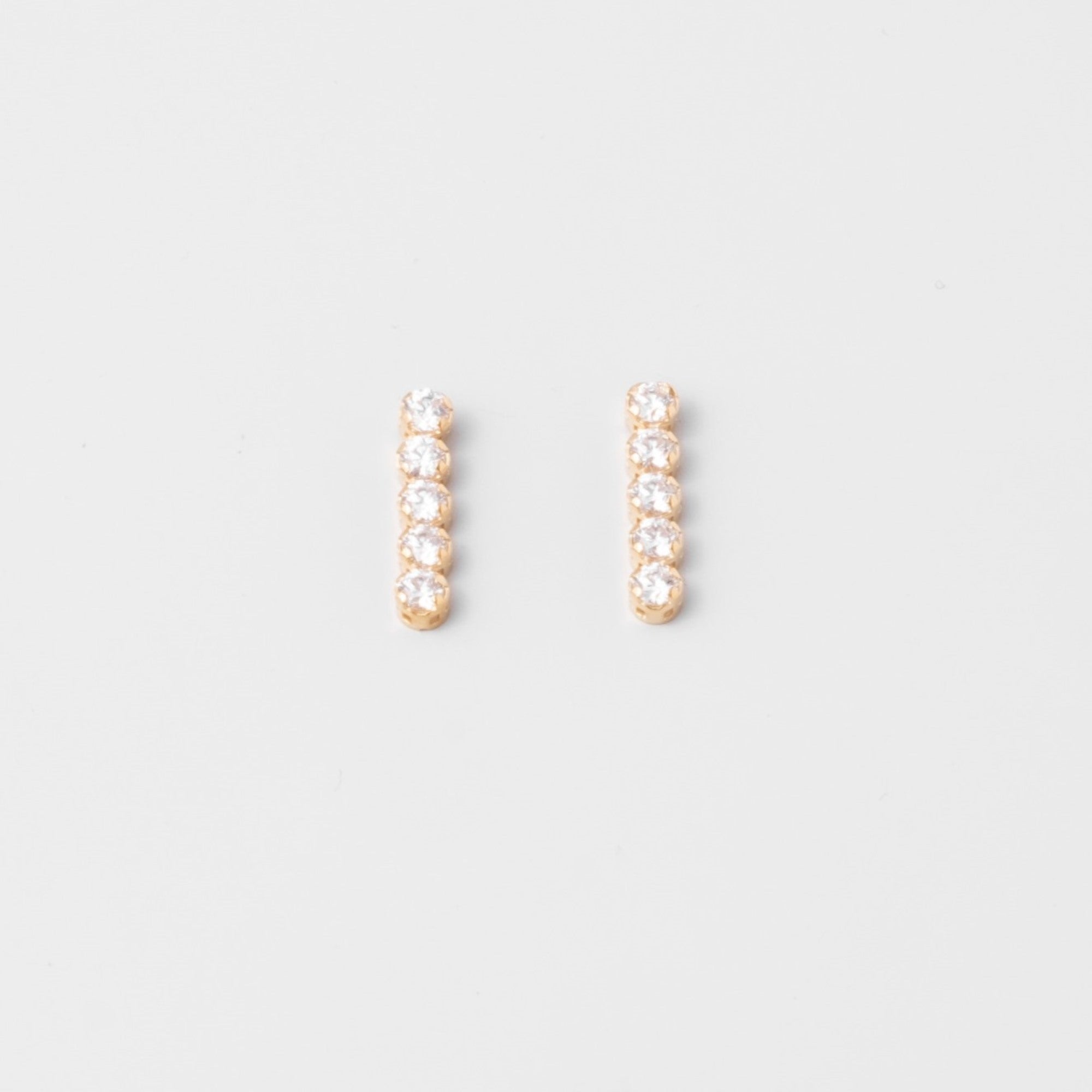 short sparkle chain stud