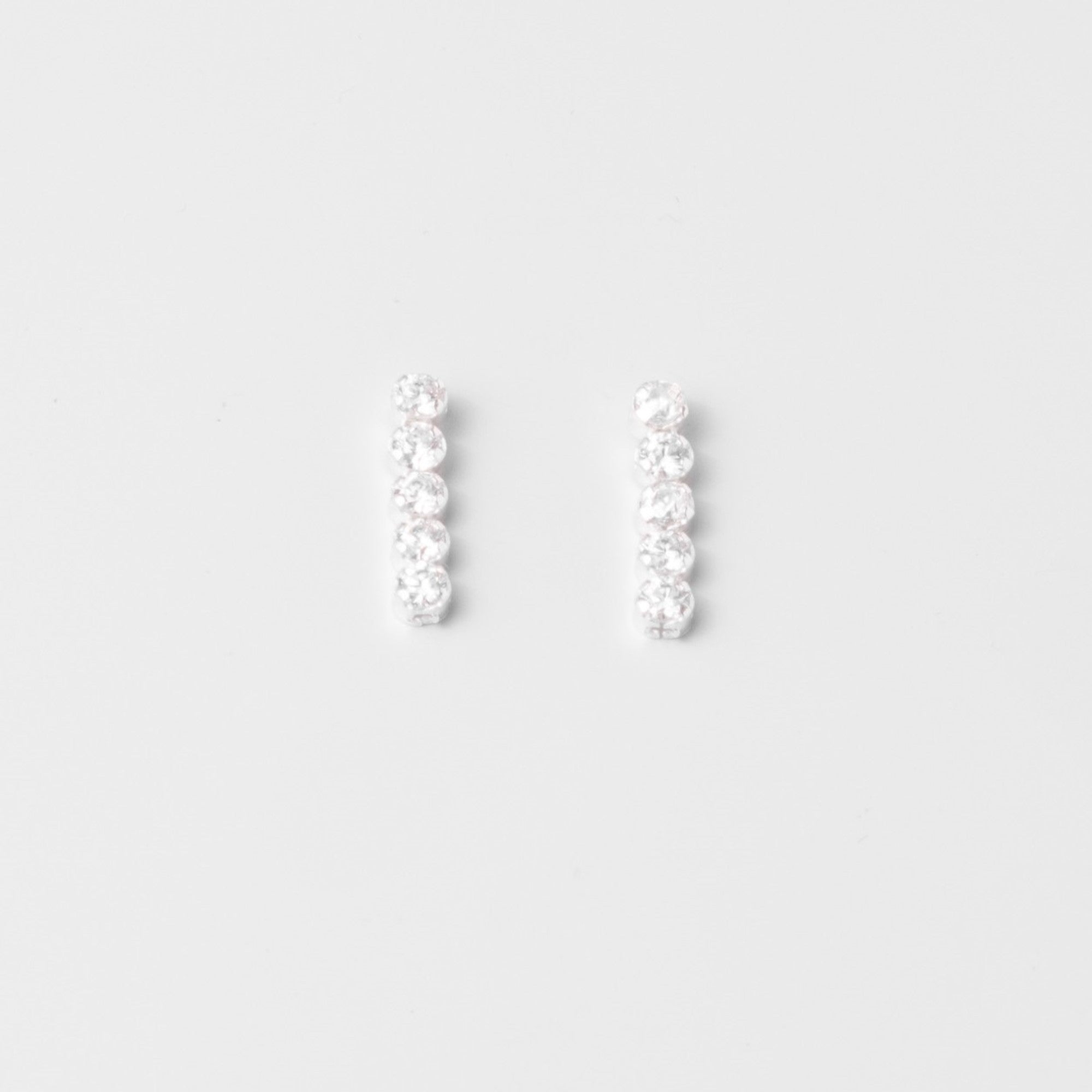 short sparkle chain stud