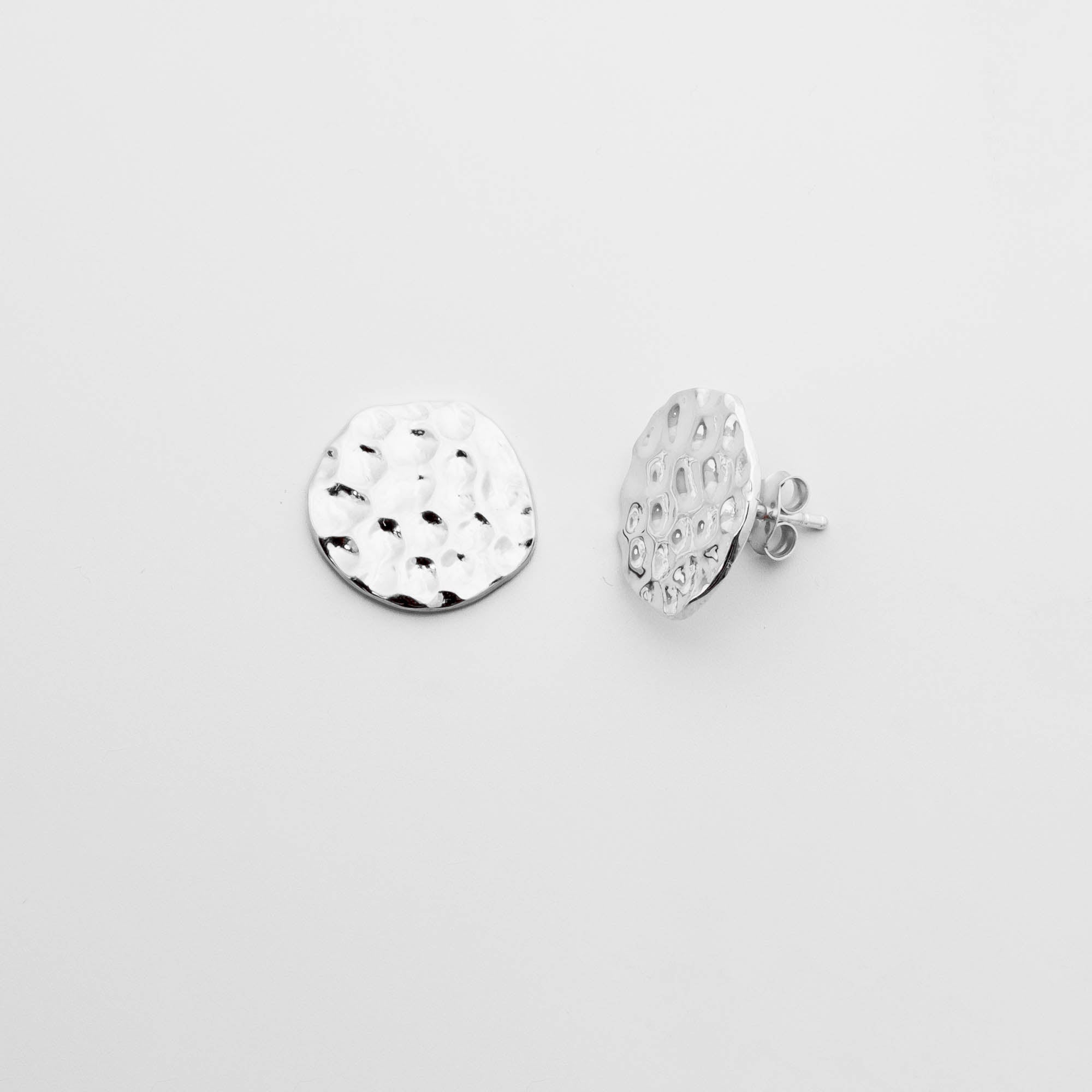 round hammered stud