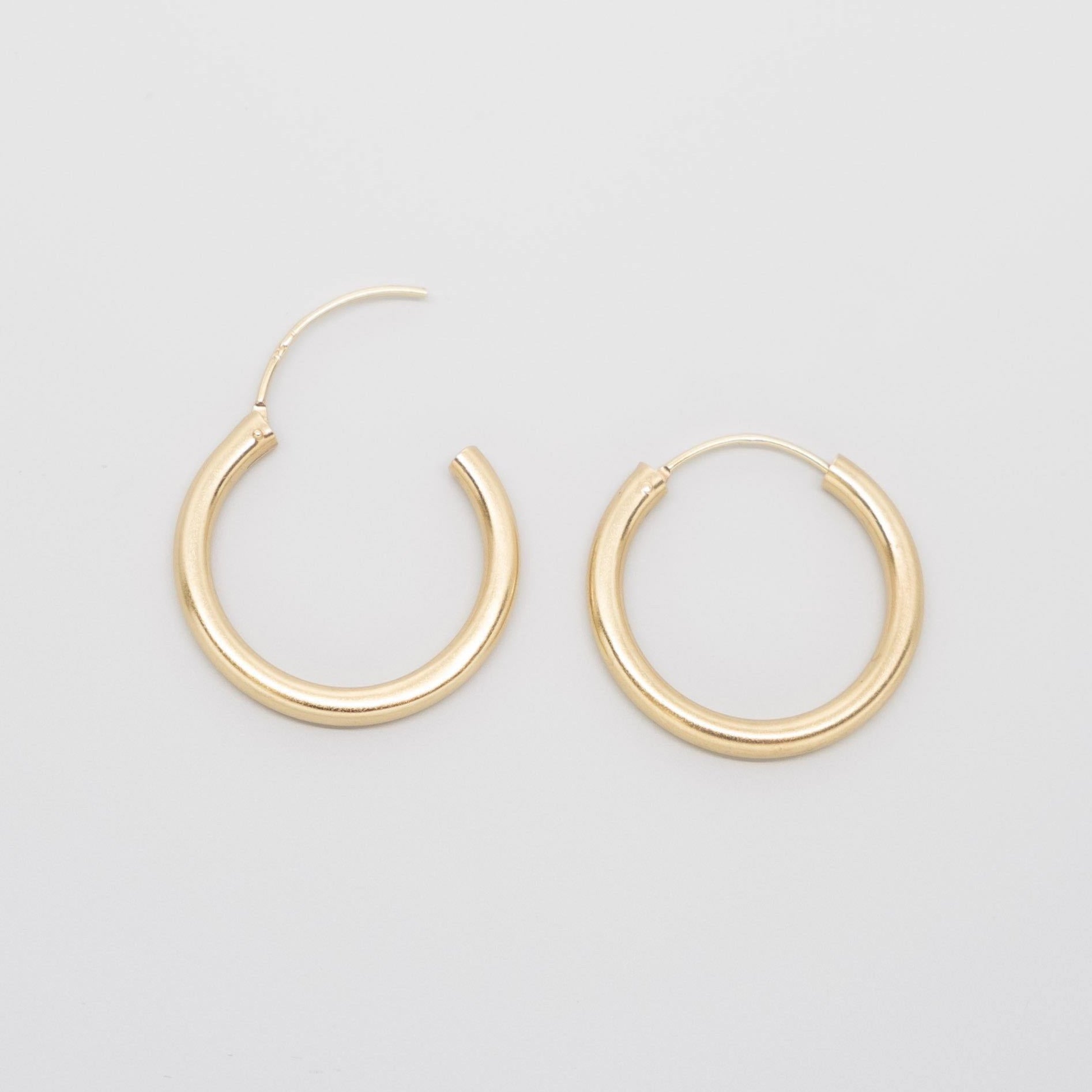 bold hoop - S / M