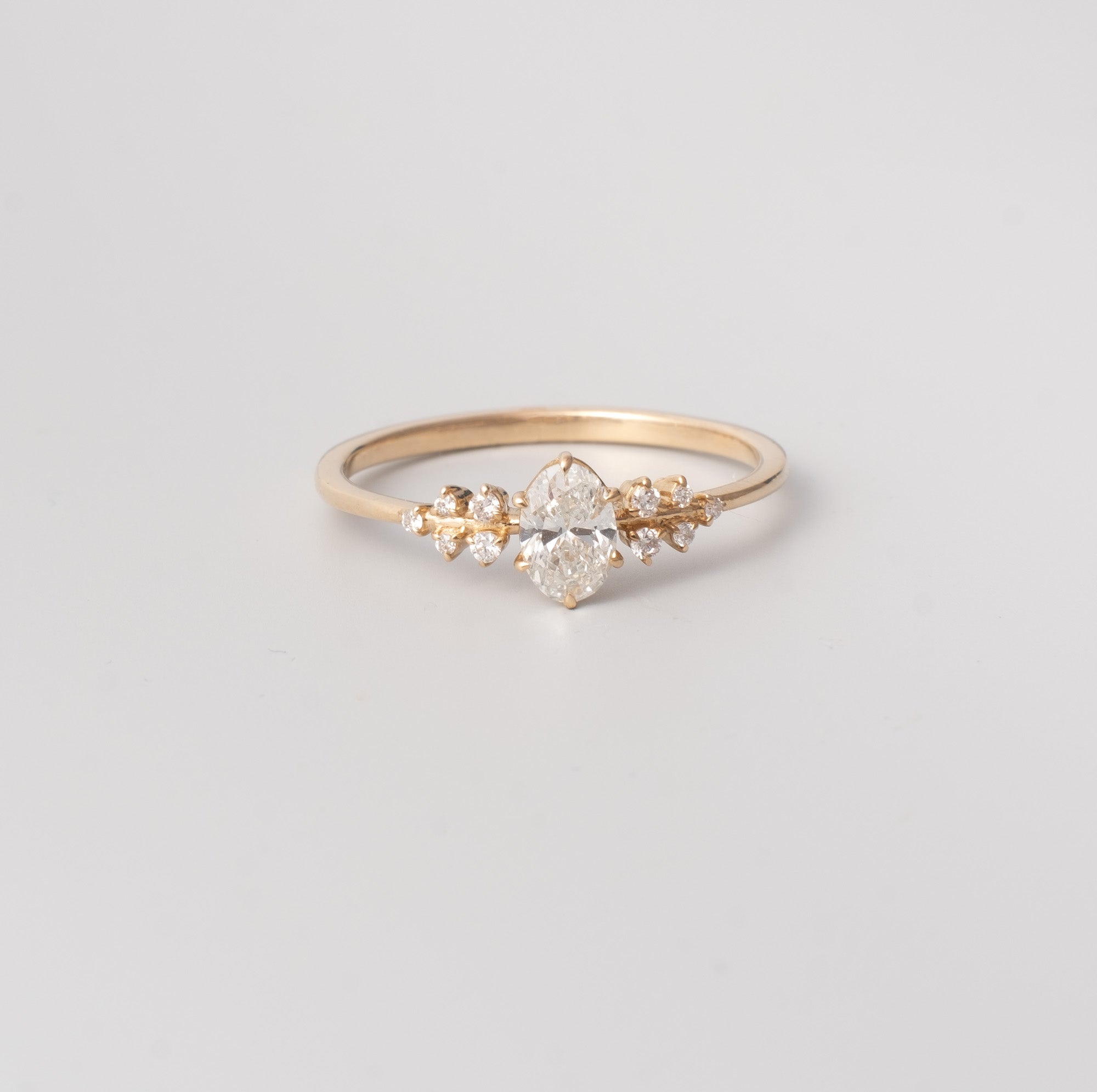 bezaubernder Verlobungsring mit 11 Diamanten 14k Echtgold glänzend