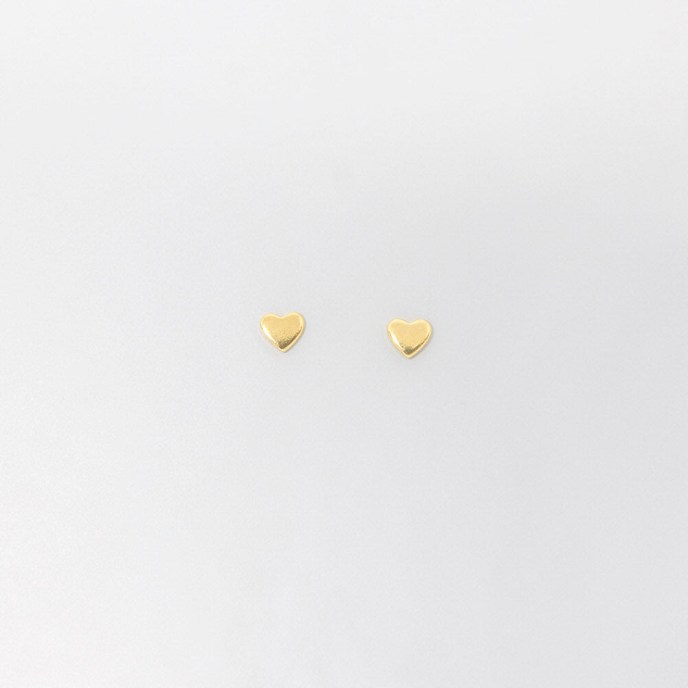 shiny heart stud