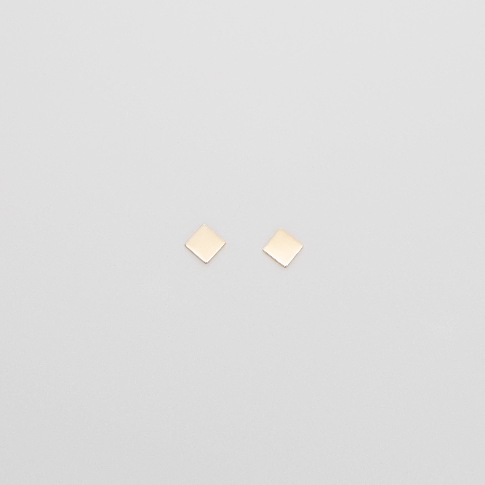 shiny square stud | solid gold
