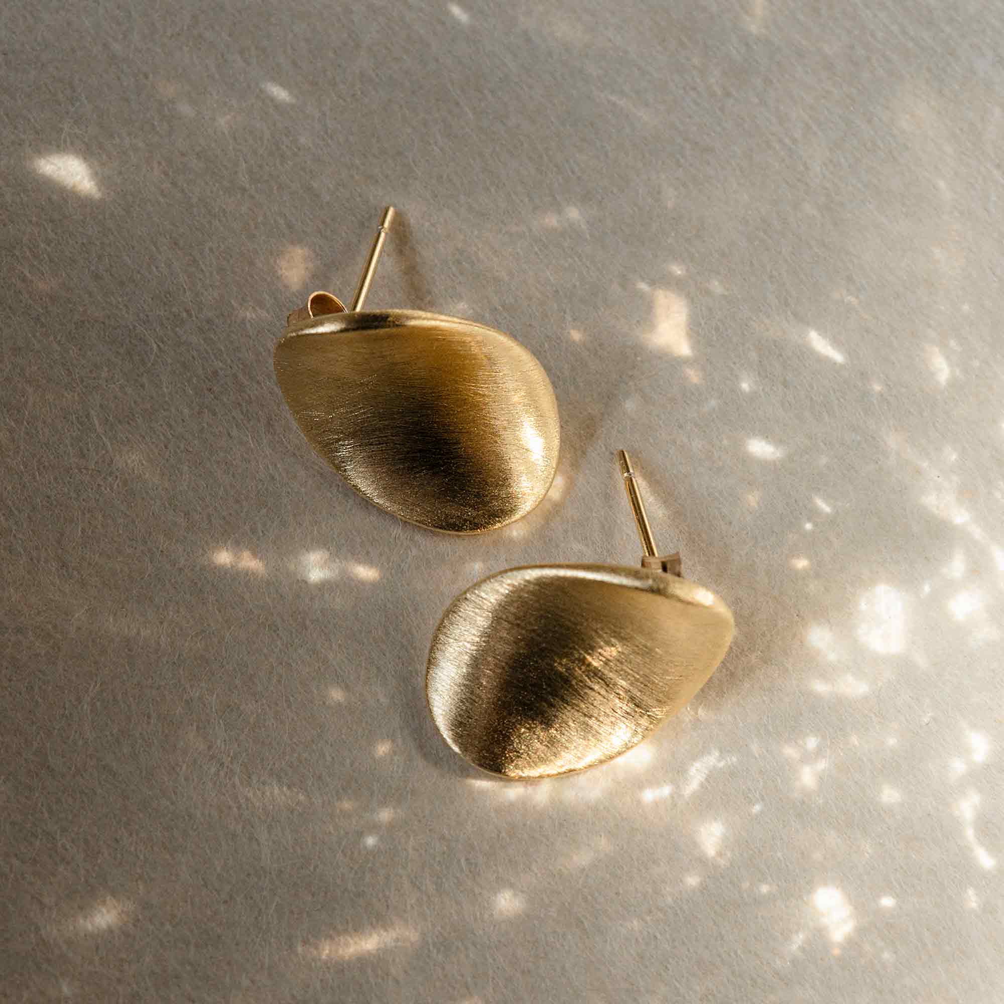 satin oval stud