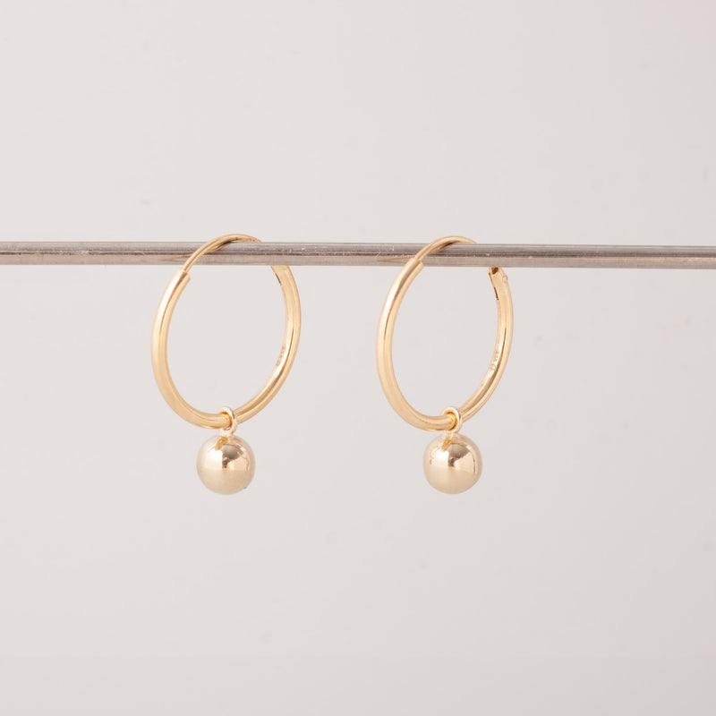 schlichte Kugelanhänger gold von fejn jewelry