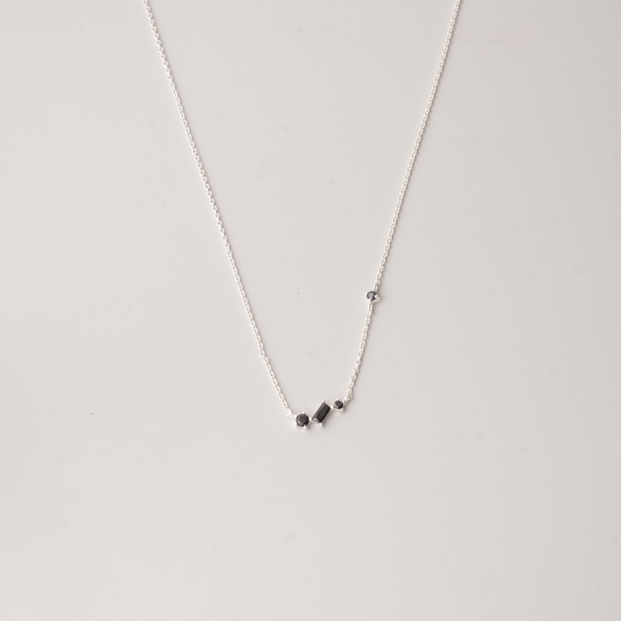 black baguette necklace silber
