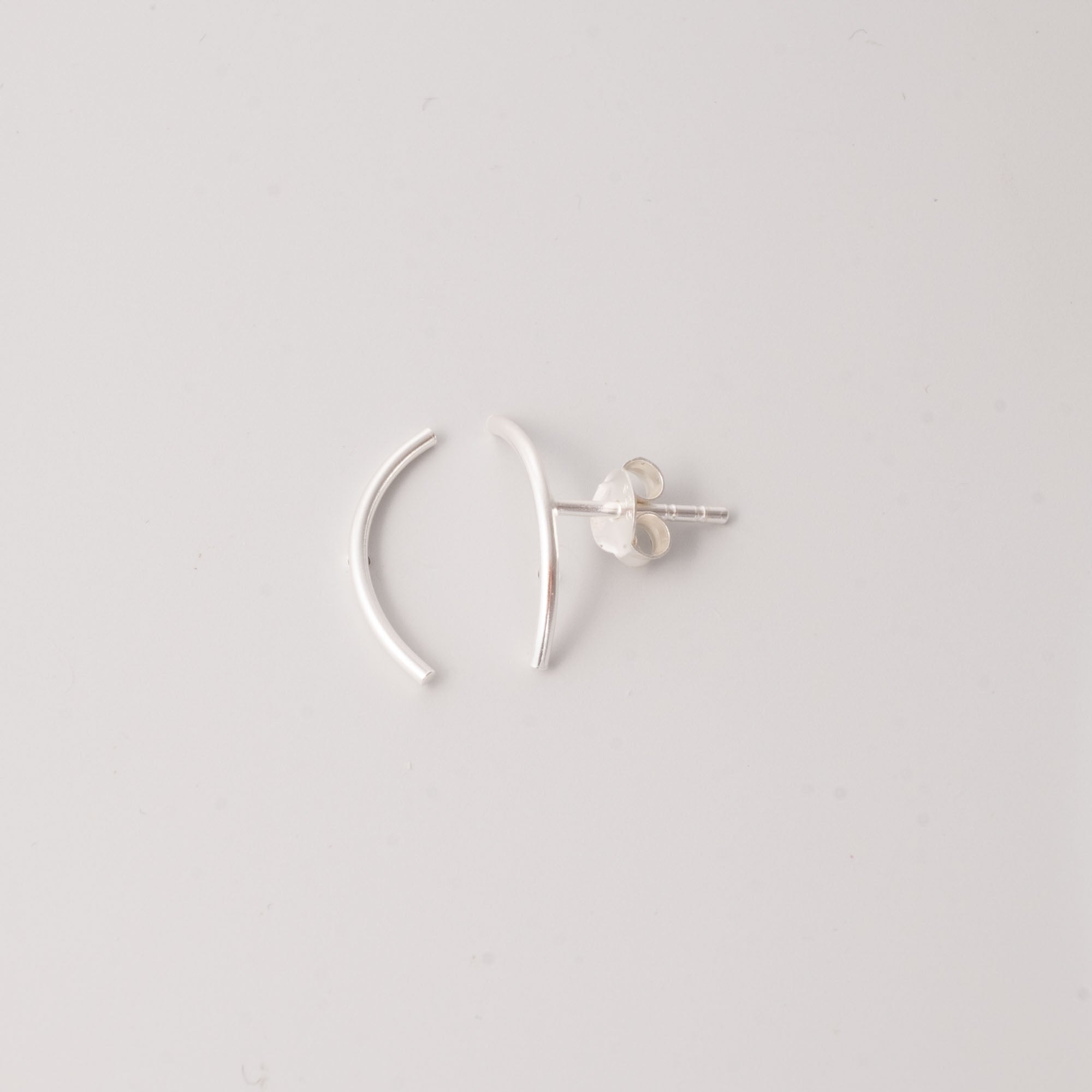 curved stud silber