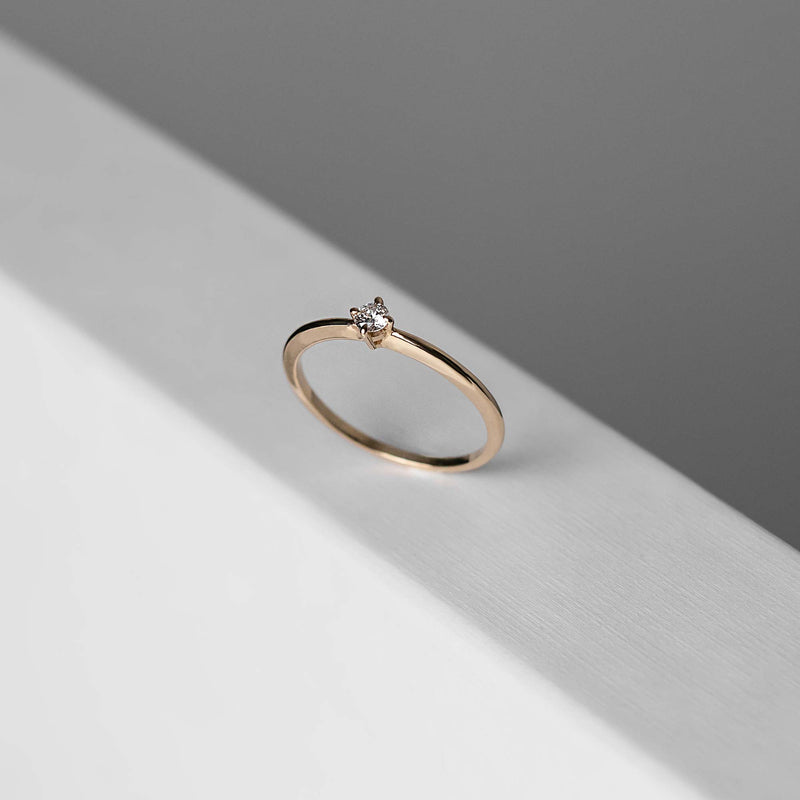 the classic engagement ring | solid gold