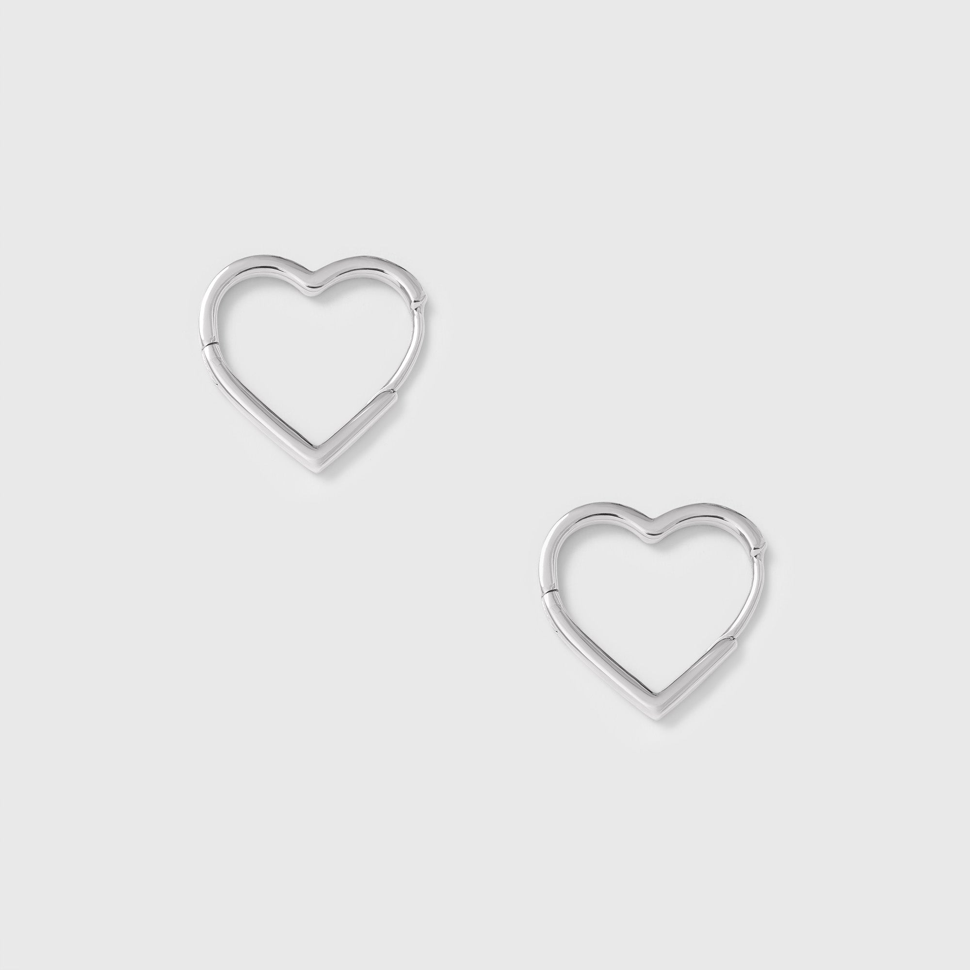 Huggie Creolen in Herzform silber fejn