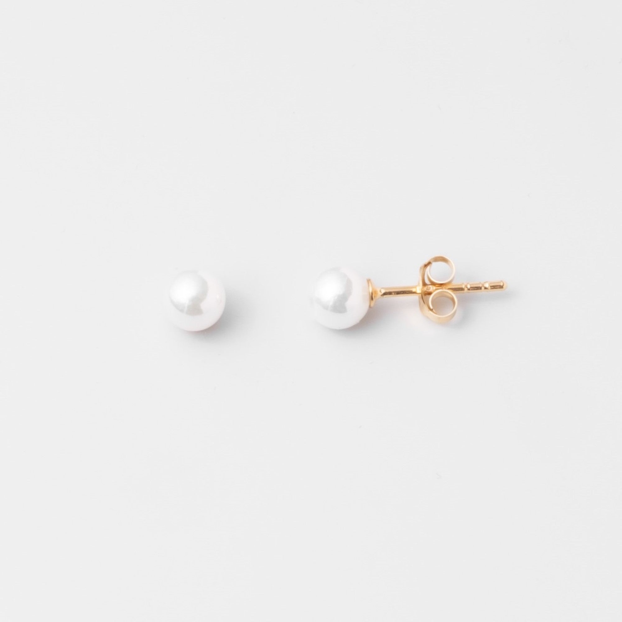 pearl stud