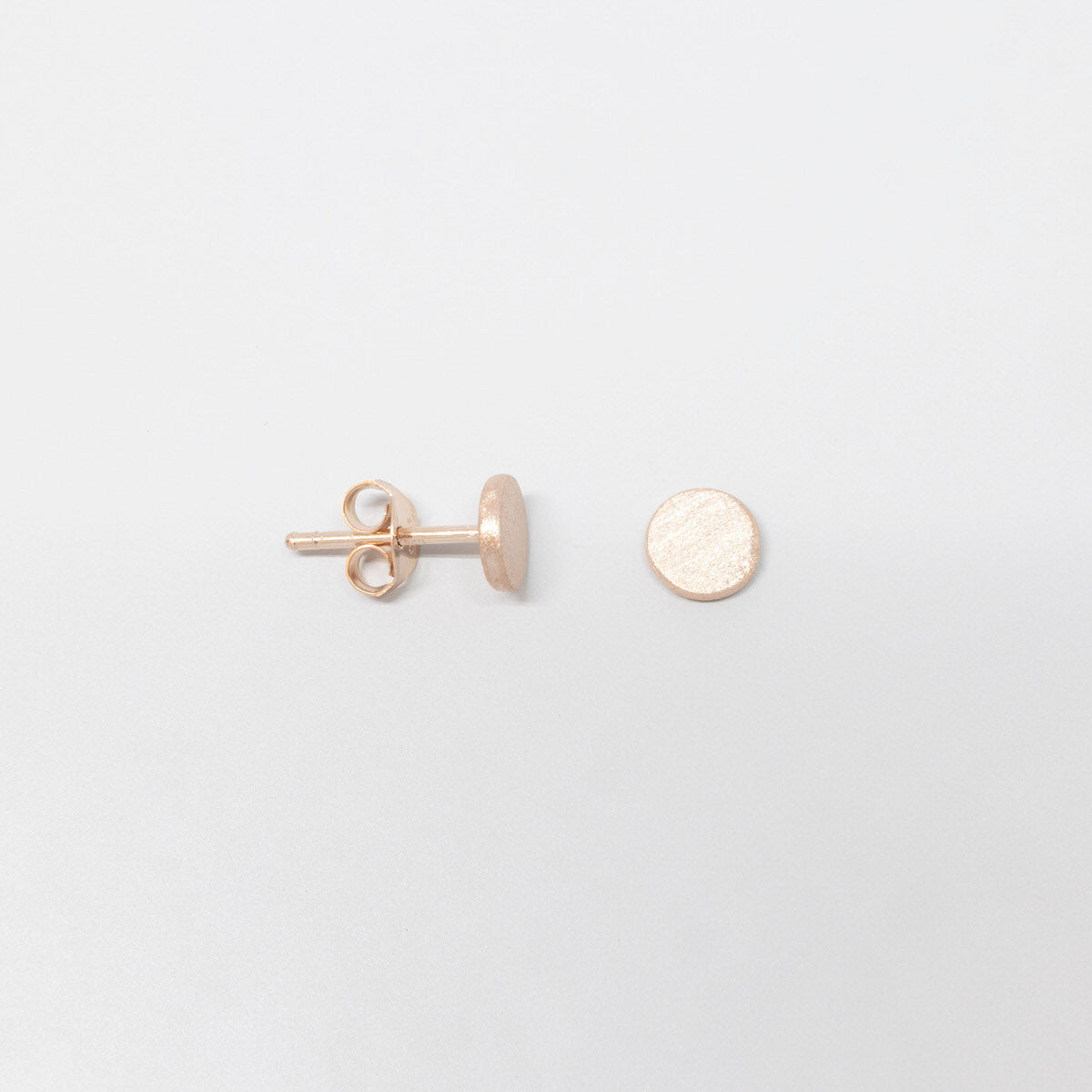 satin disc stud