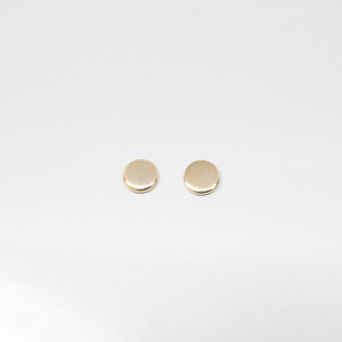 shiny disc stud