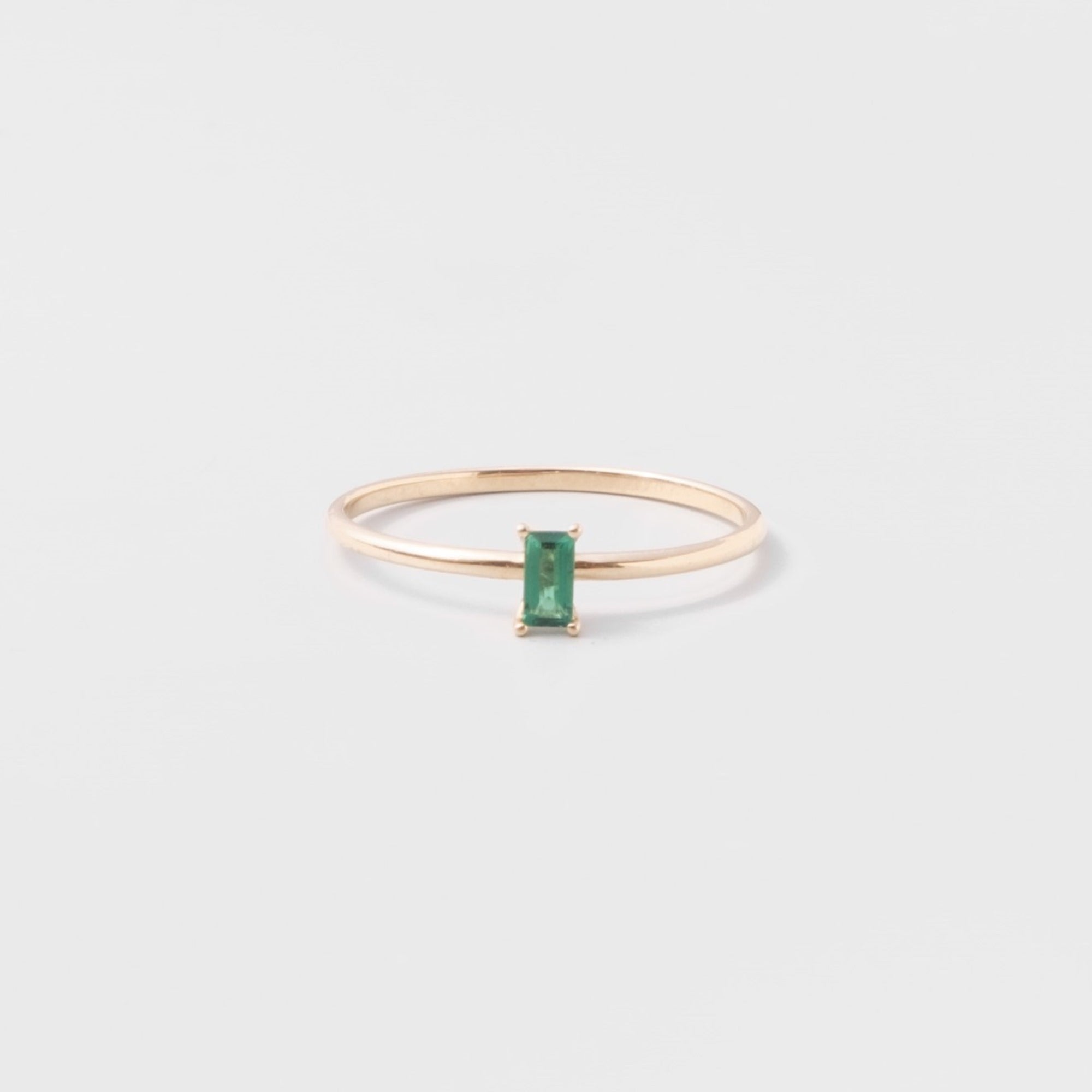 emerald baguette ring | solid gold
