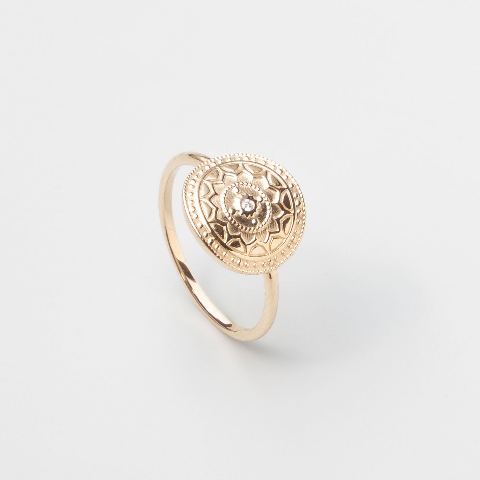 Mandala Ring aus Echtgold mit Diamant