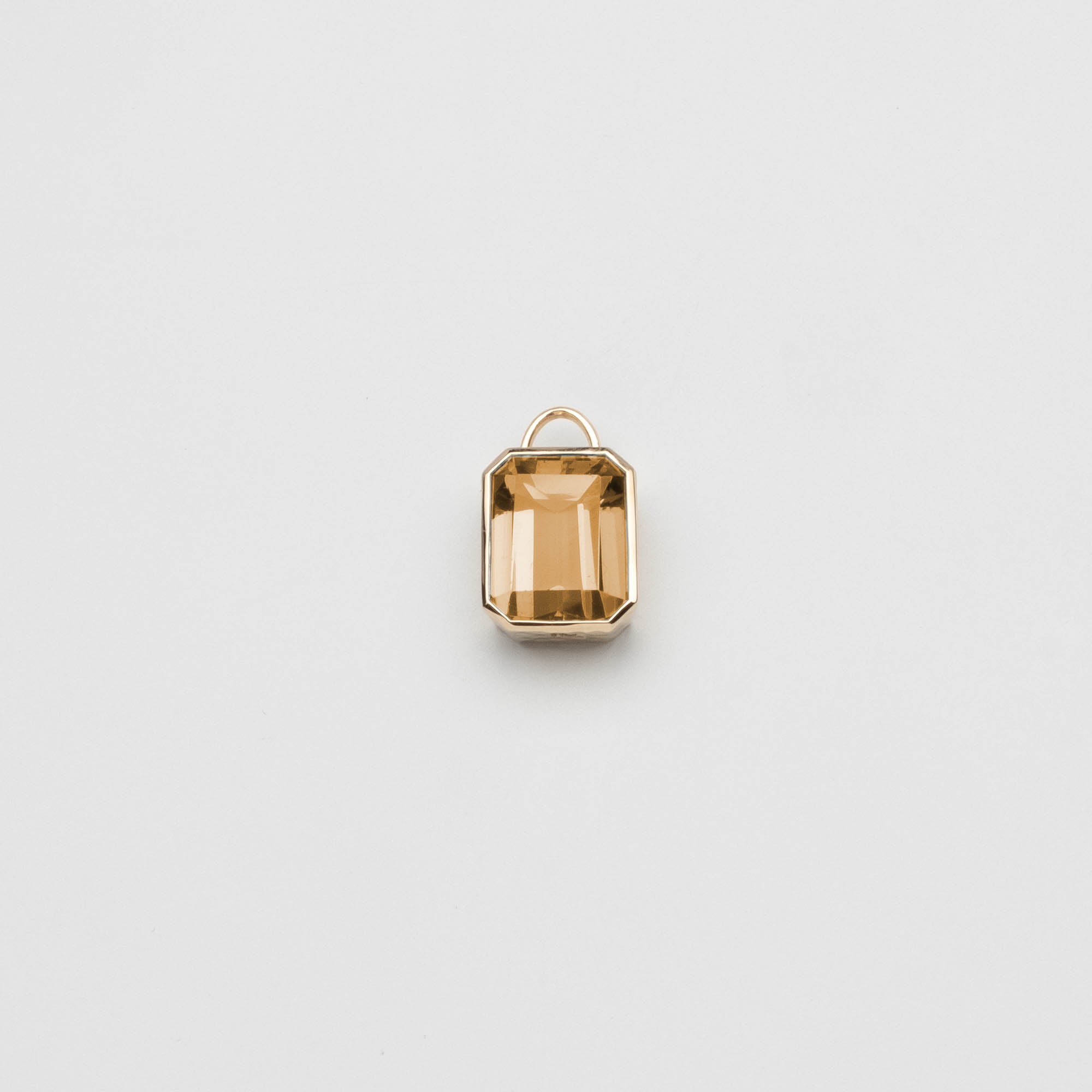 precious hammered charm | solid gold
