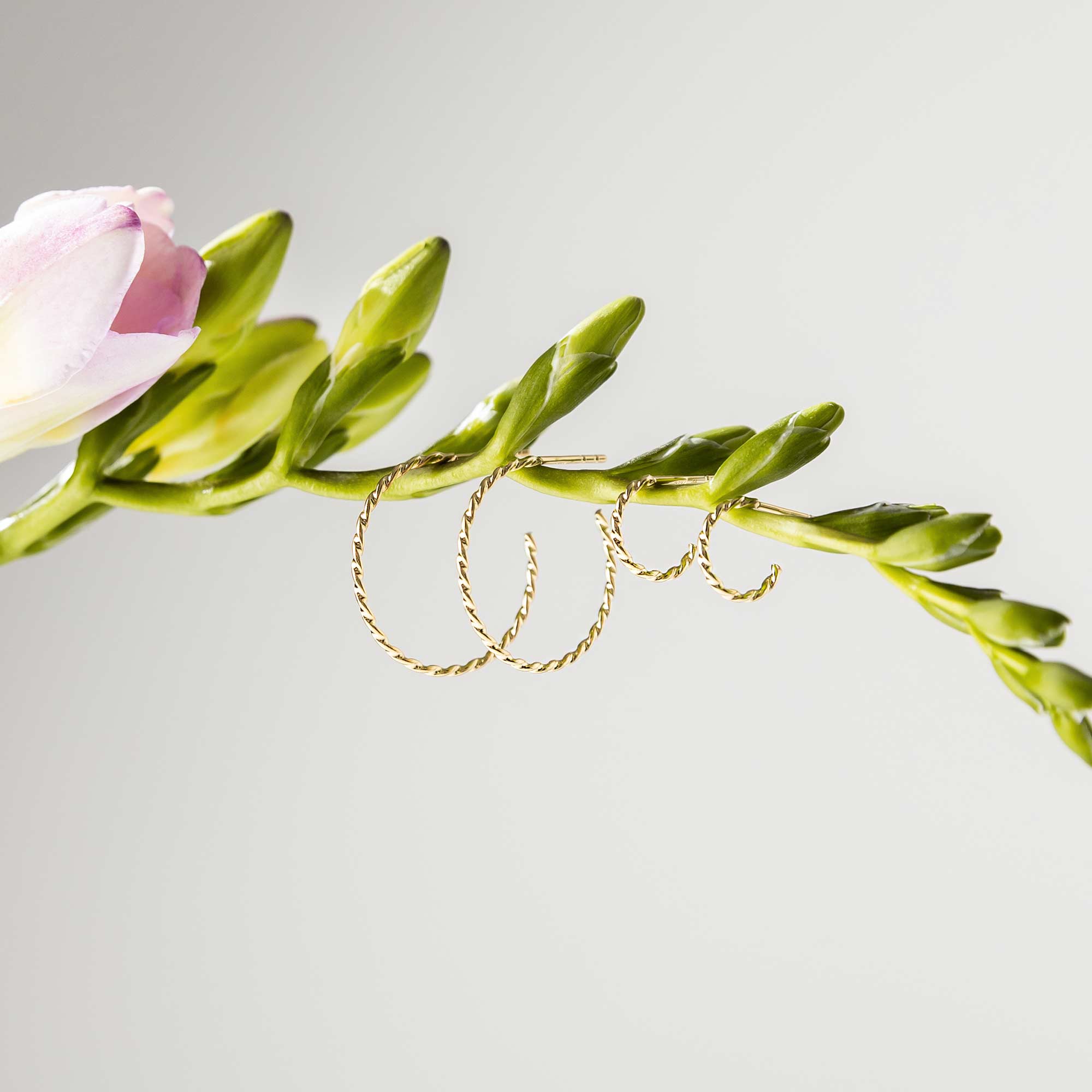tiny twisted hoop set