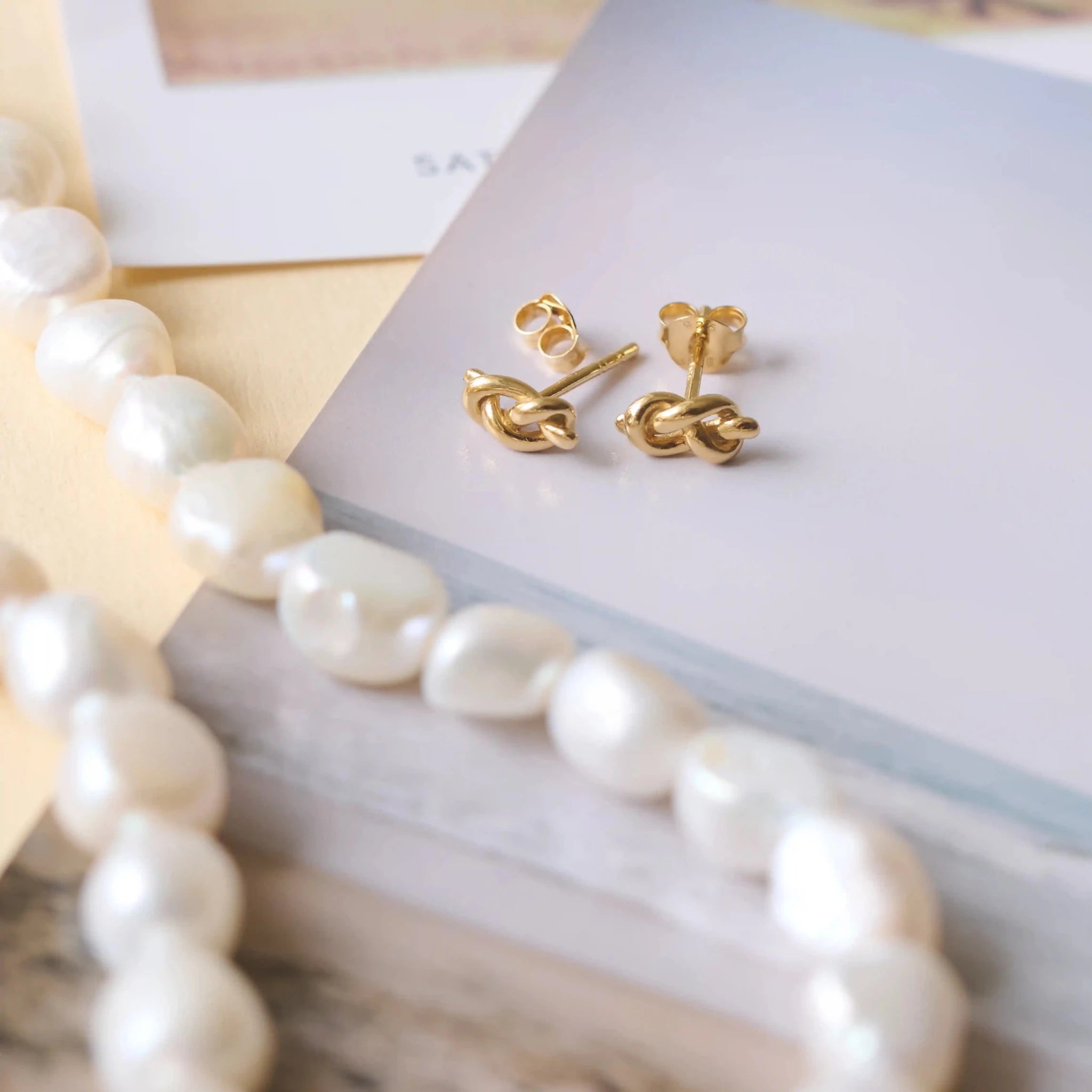 knot stud