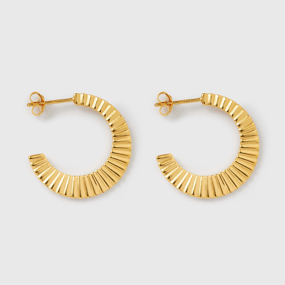eriffelte Creolen Riffle Hoops in Gold von fejn jewelry