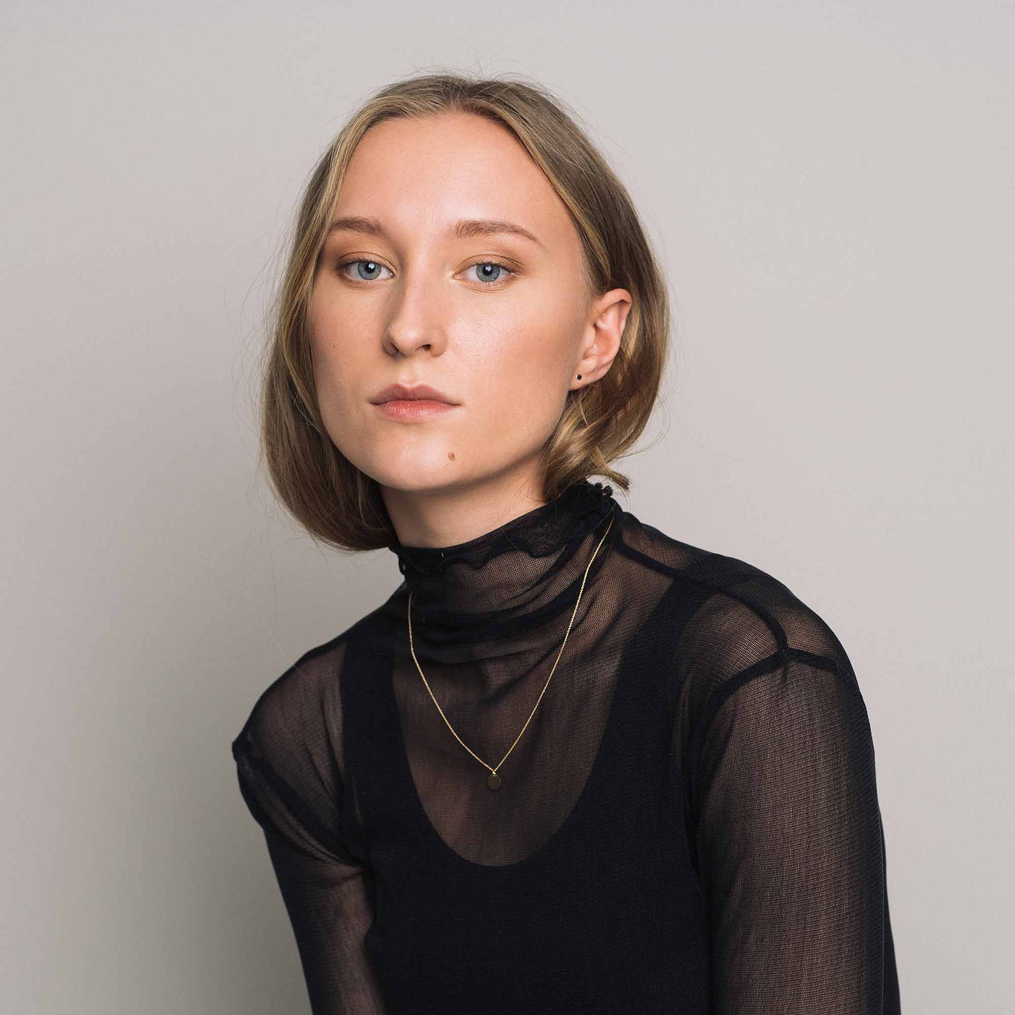 shiny disc necklace | solid gold