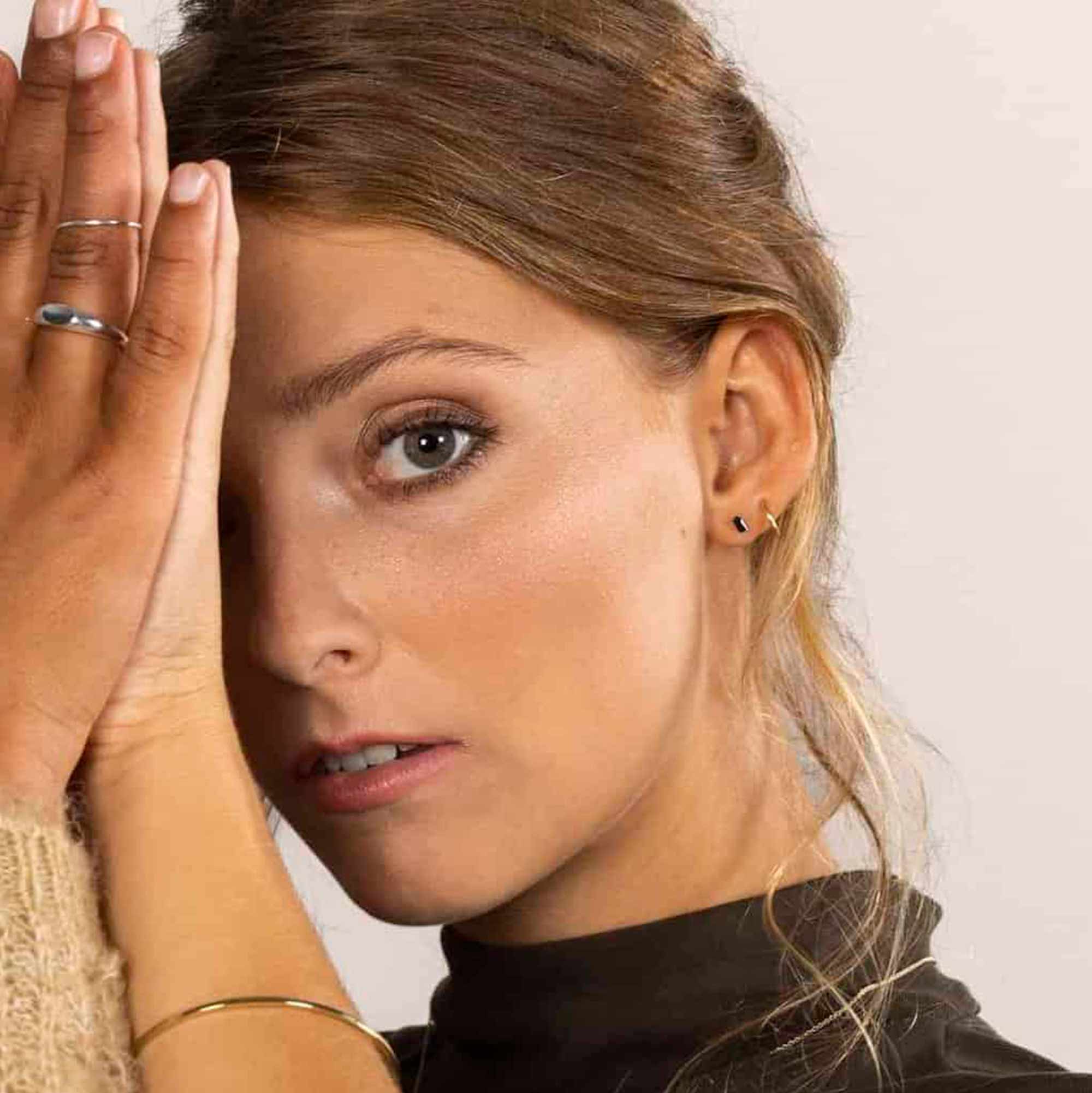 black baguette studs - POS (URL)