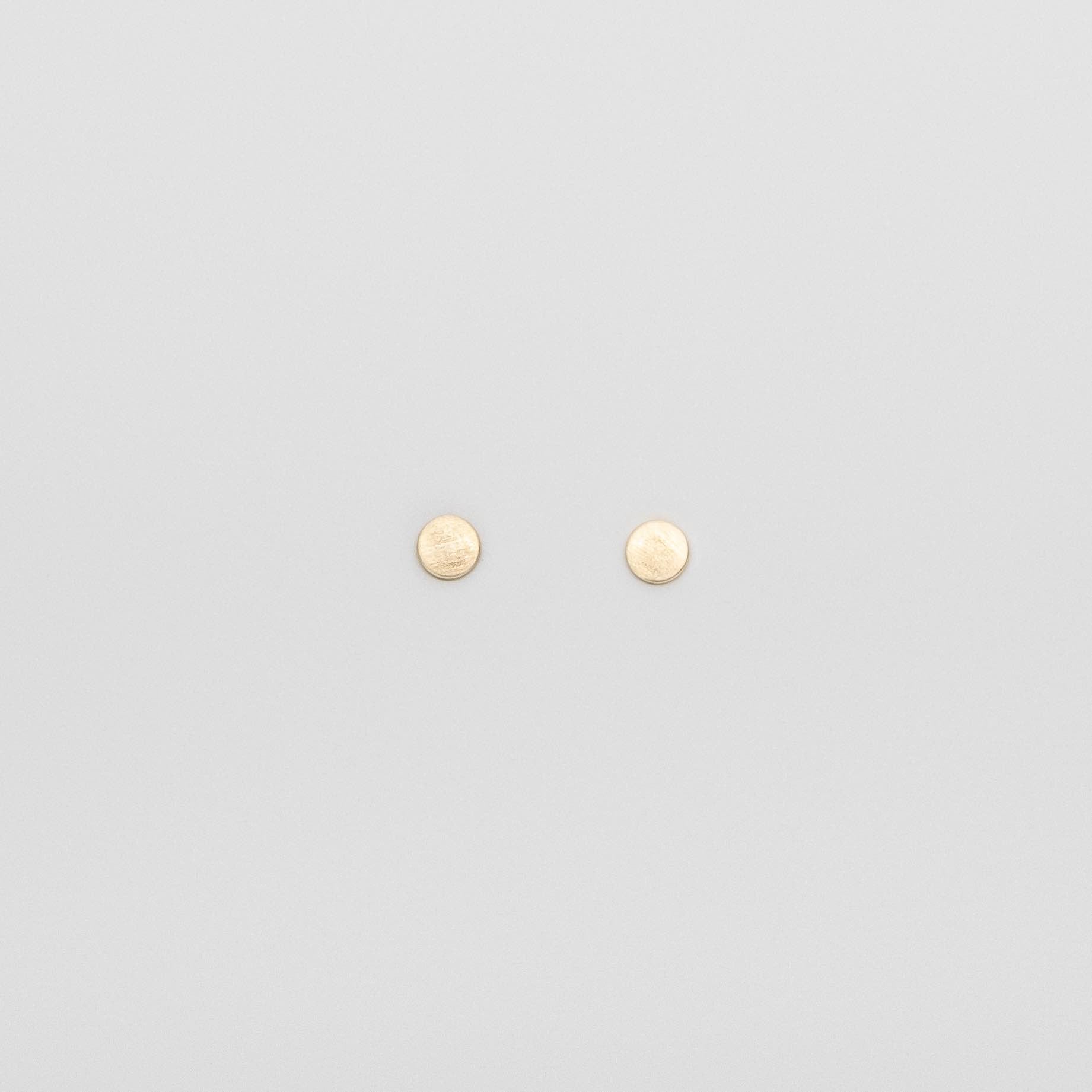 satin dot stud | solid gold
