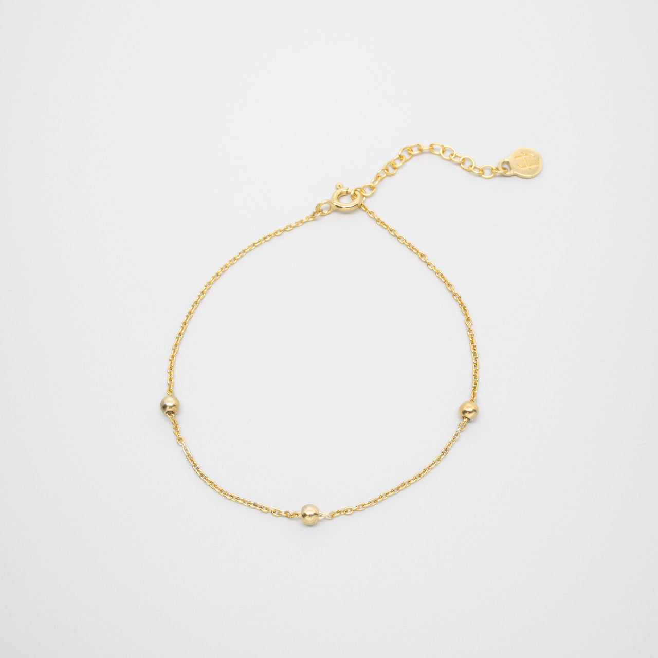 simples Armband mit drei kleinen Kugeln - gold