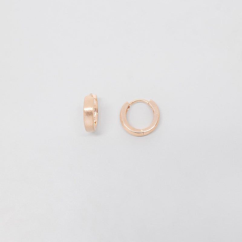 satin huggie creolen roségold