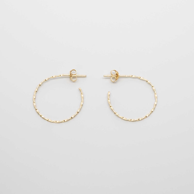 tiny twisted hoop - XS / M