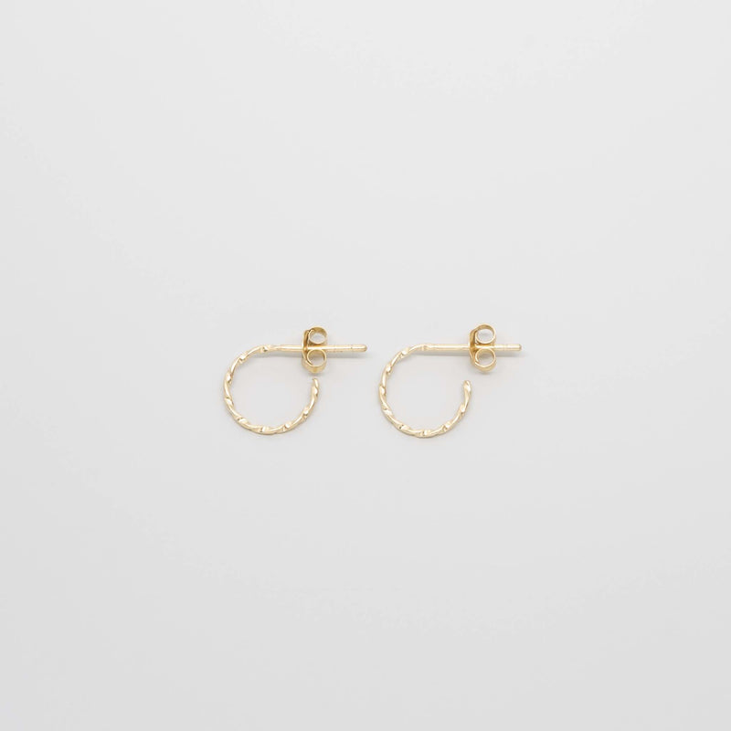 tiny twisted hoop - XS / M
