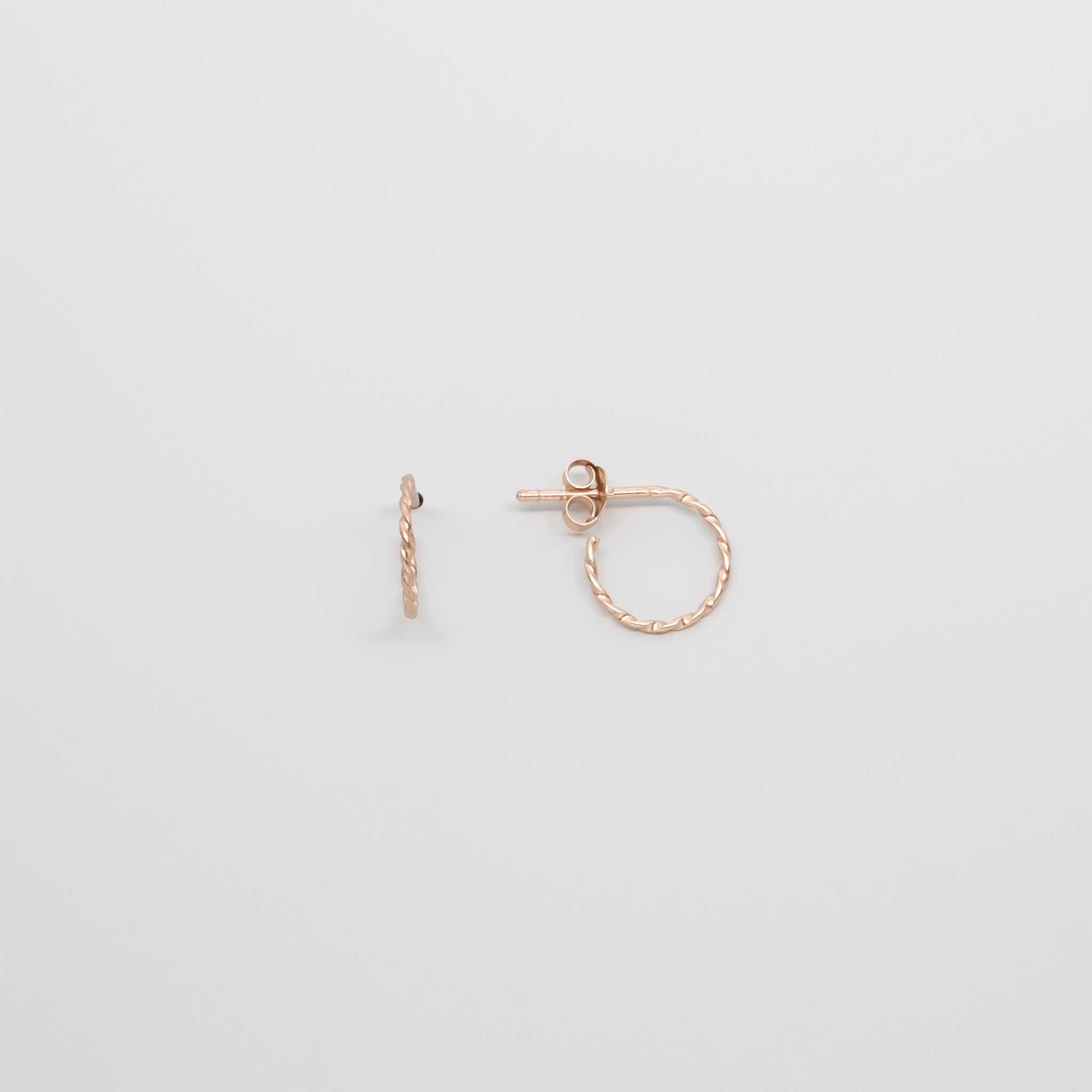 tiny twisted hoop - XS / M