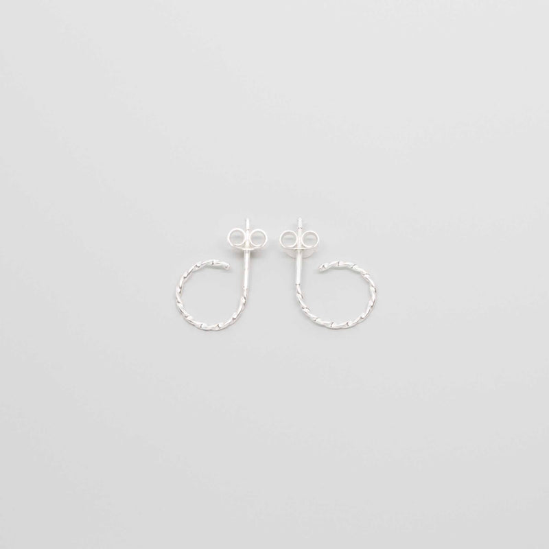 tiny twisted hoop - XS / M