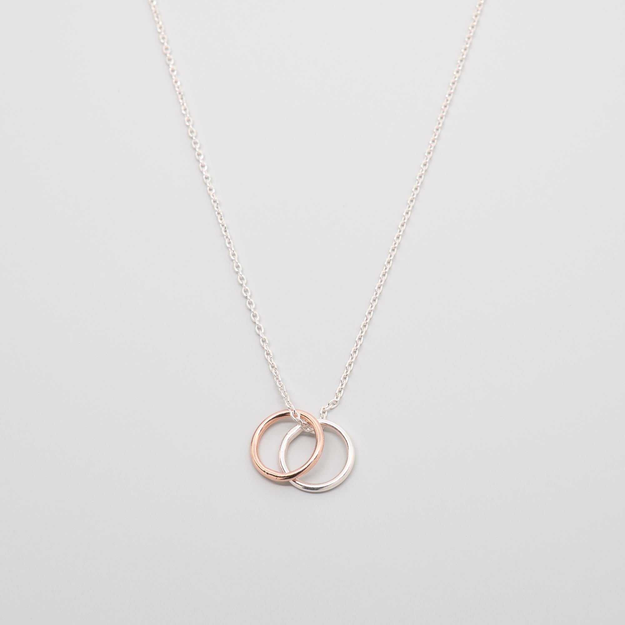 Kette bicolor roségold mit zwei Ringen, nachhaltig aus recyceltem Silber