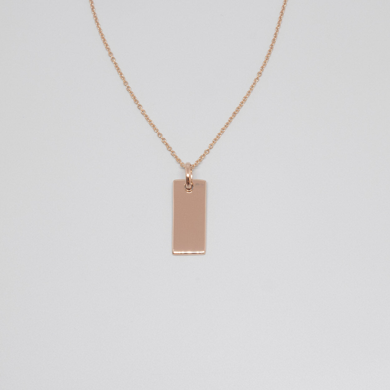 Kette mit rechteckigem Anhänger im Tag Design roségold glänzend