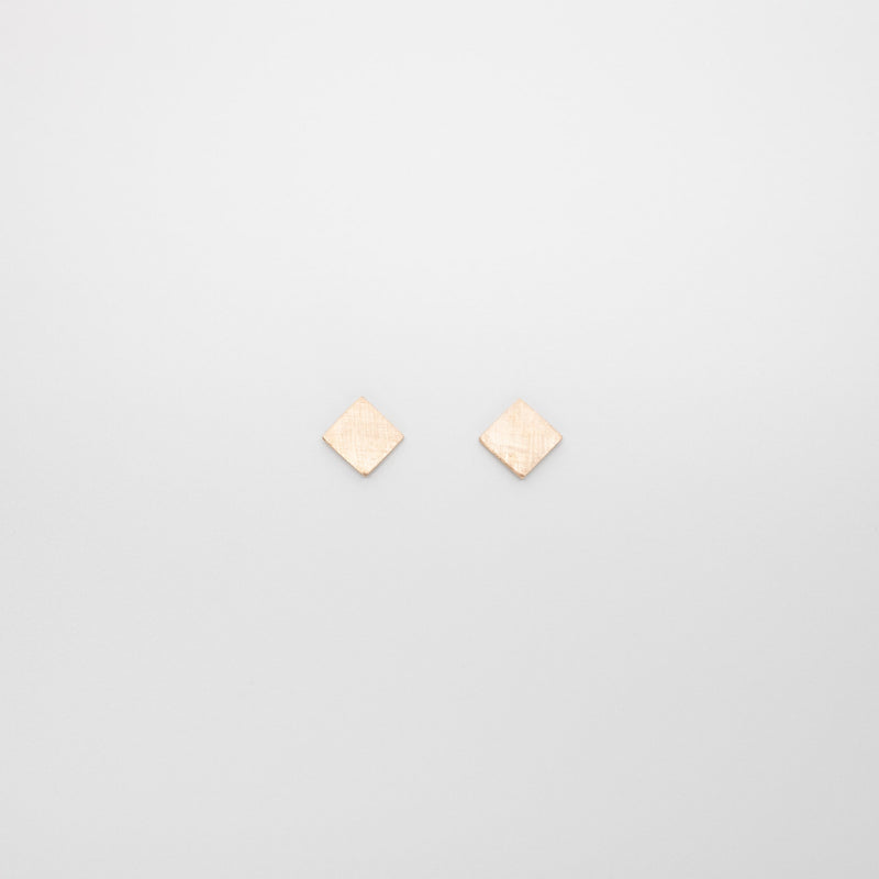 satin square stud | solid gold