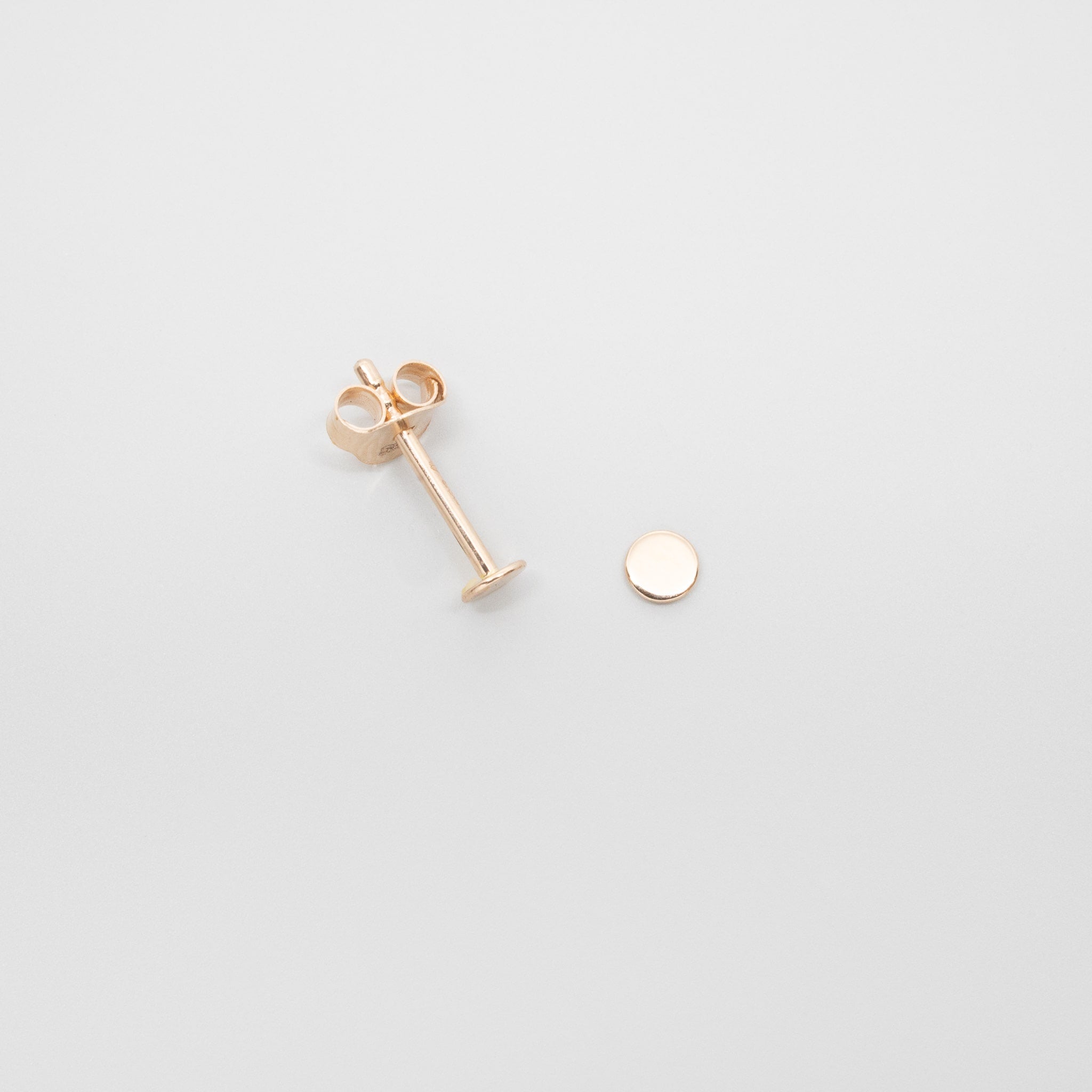 shiny dot stud | solid gold
