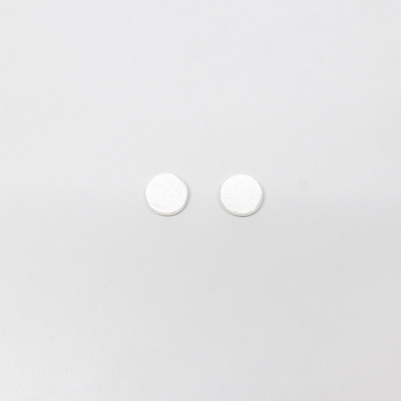 satin disc stud