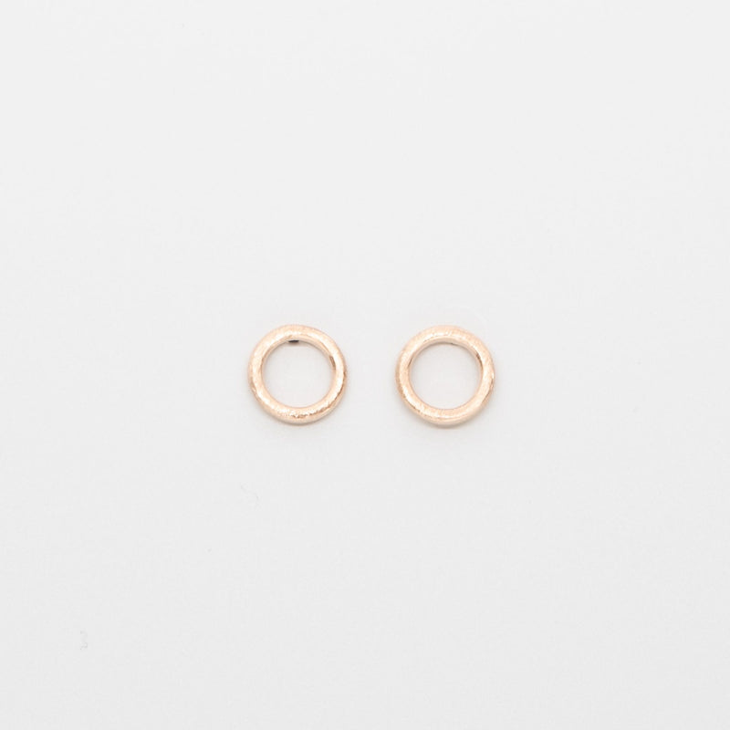 satin circle stud
