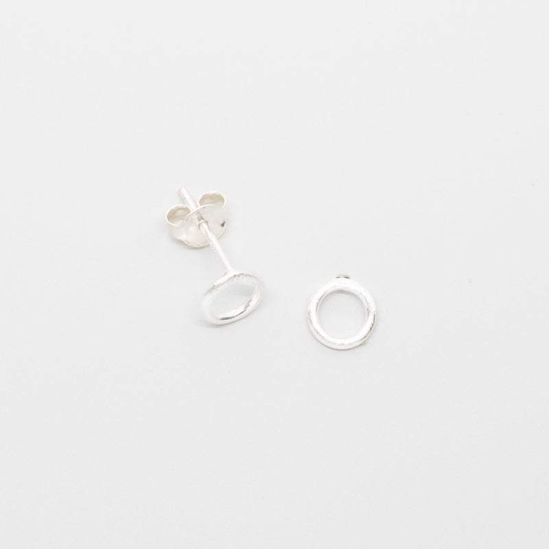satin circle stud
