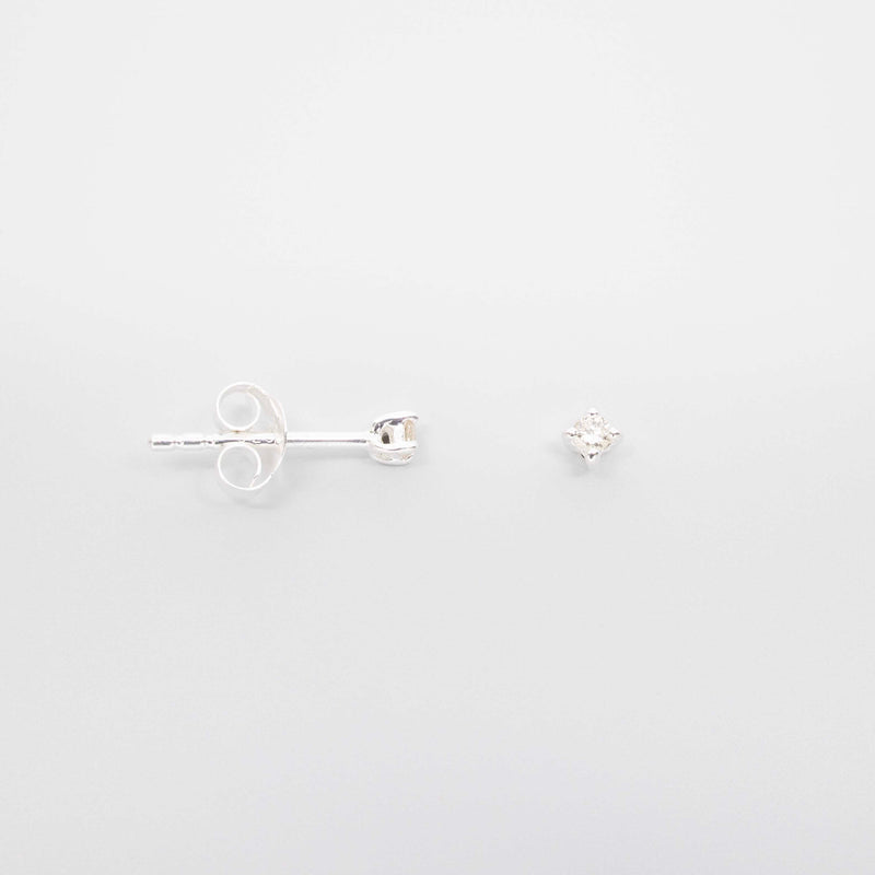 tiny diamond stud | solid gold