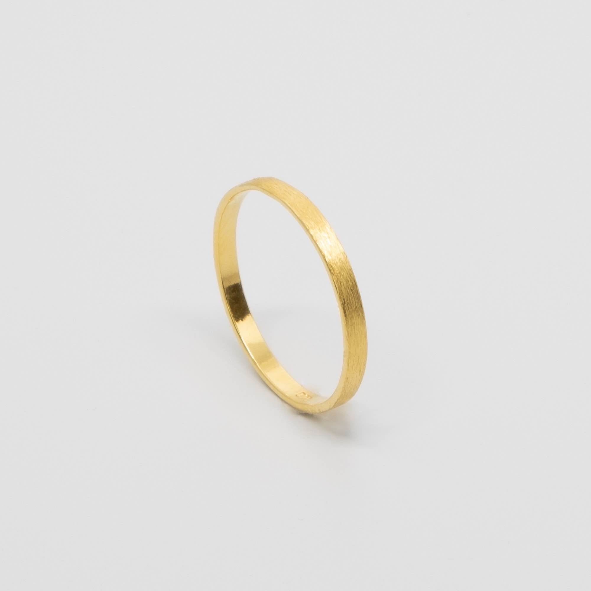 Satin Bandring Ring mit gebürsteter Oberfläche gold