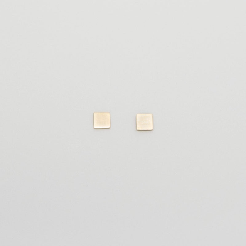 satin square stud | solid gold